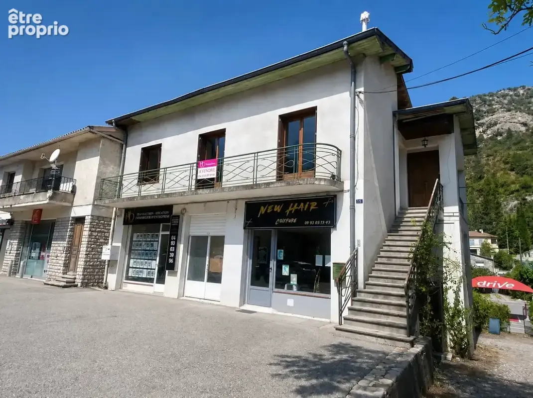 Appartement à PUGET-THENIERS