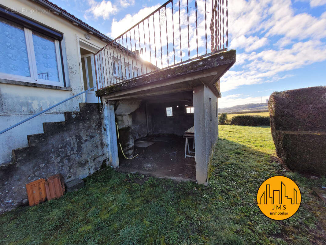 Maison à LE MONTET