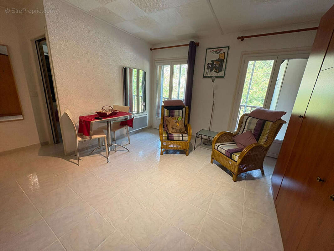 À vendre ? Charmant studio T1 bis avec véranda à Amélie-les-Bains - photo 2
