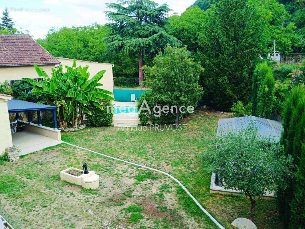 Maison à CENAC-ET-SAINT-JULIEN