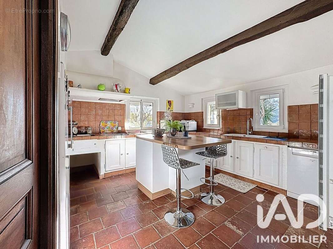 Maison 204 m² à Claviers  - photo 6