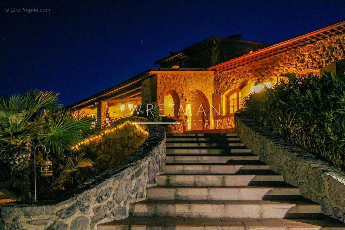Magnifique villa familiale de 6 chambres, belle piscine et pool house, vues panoramiques à couper le souffle - Peyminade - photo 50