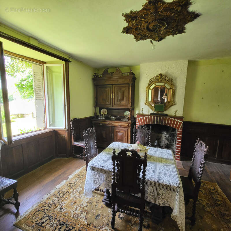 Maison à RIOM-ES-MONTAGNES