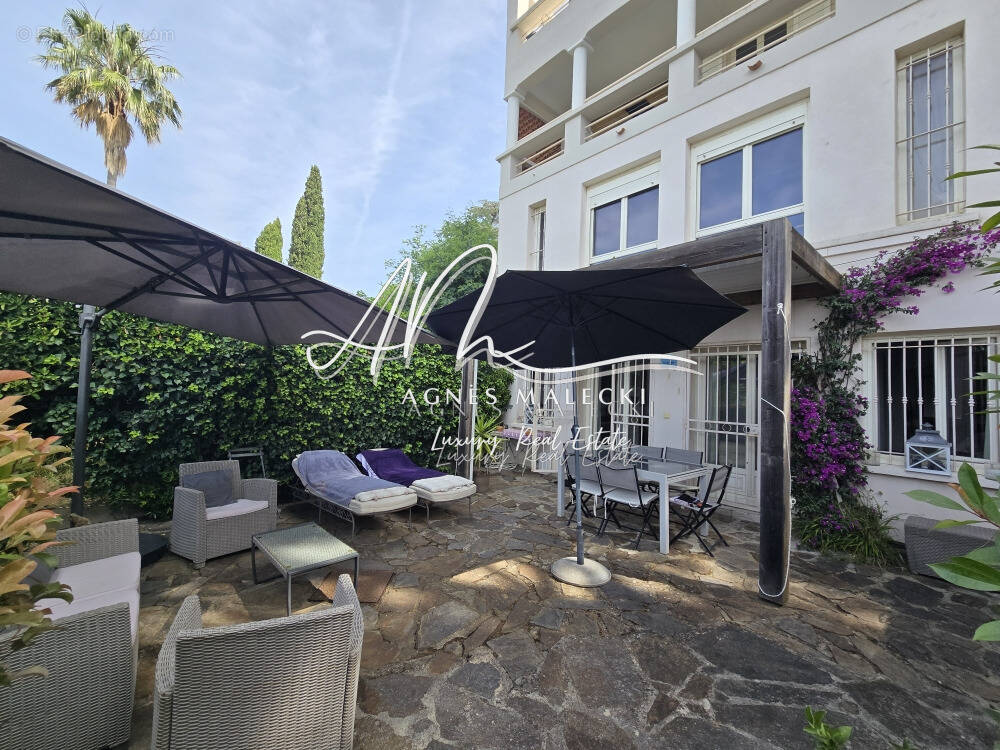 Appartement à LA CROIX-VALMER