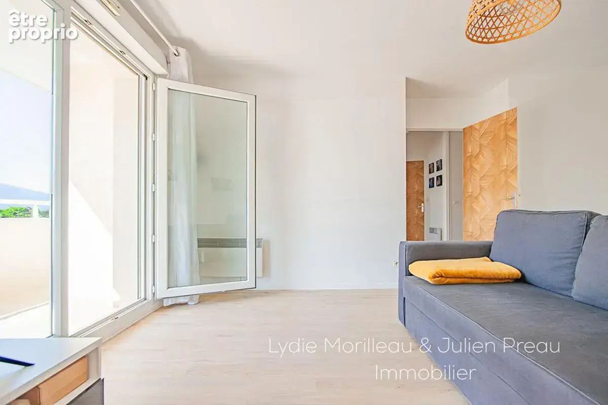 LA CHAPELLE-SUR-ERDRE - Centre-bourg - T2 avec balcon (46 m²) - photo 4