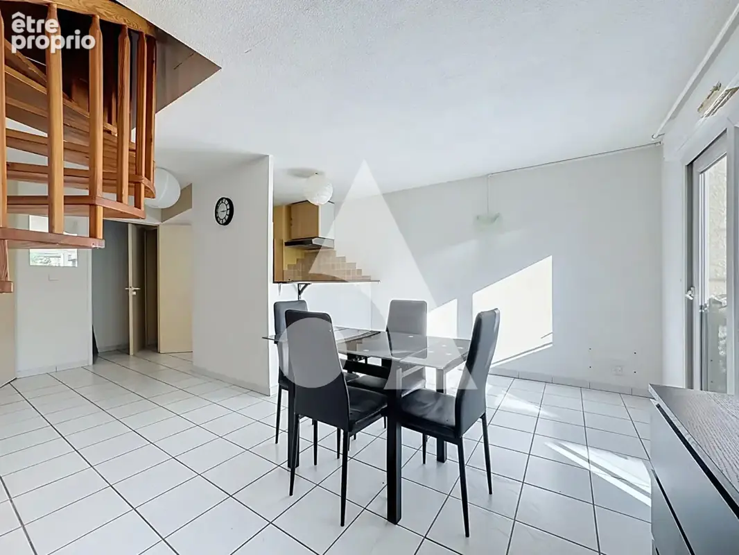 Charmant T2 bis en duplex avec garage et cave ! - photo 4