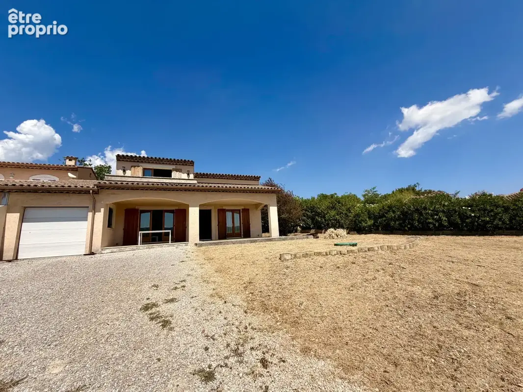 Villa mitoyenne d'un cote avec appartement independant - photo 2