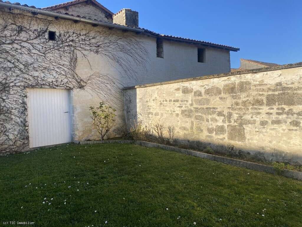 Maison à VILLEFAGNAN