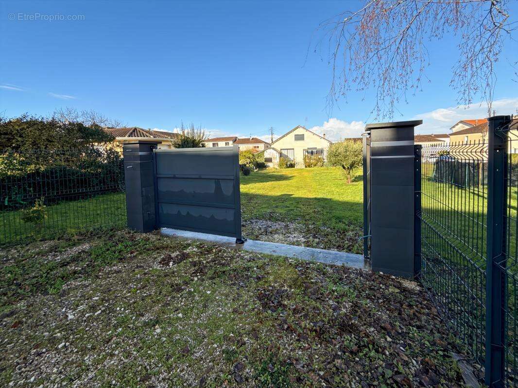 Terrain à COULOUNIEIX-CHAMIERS