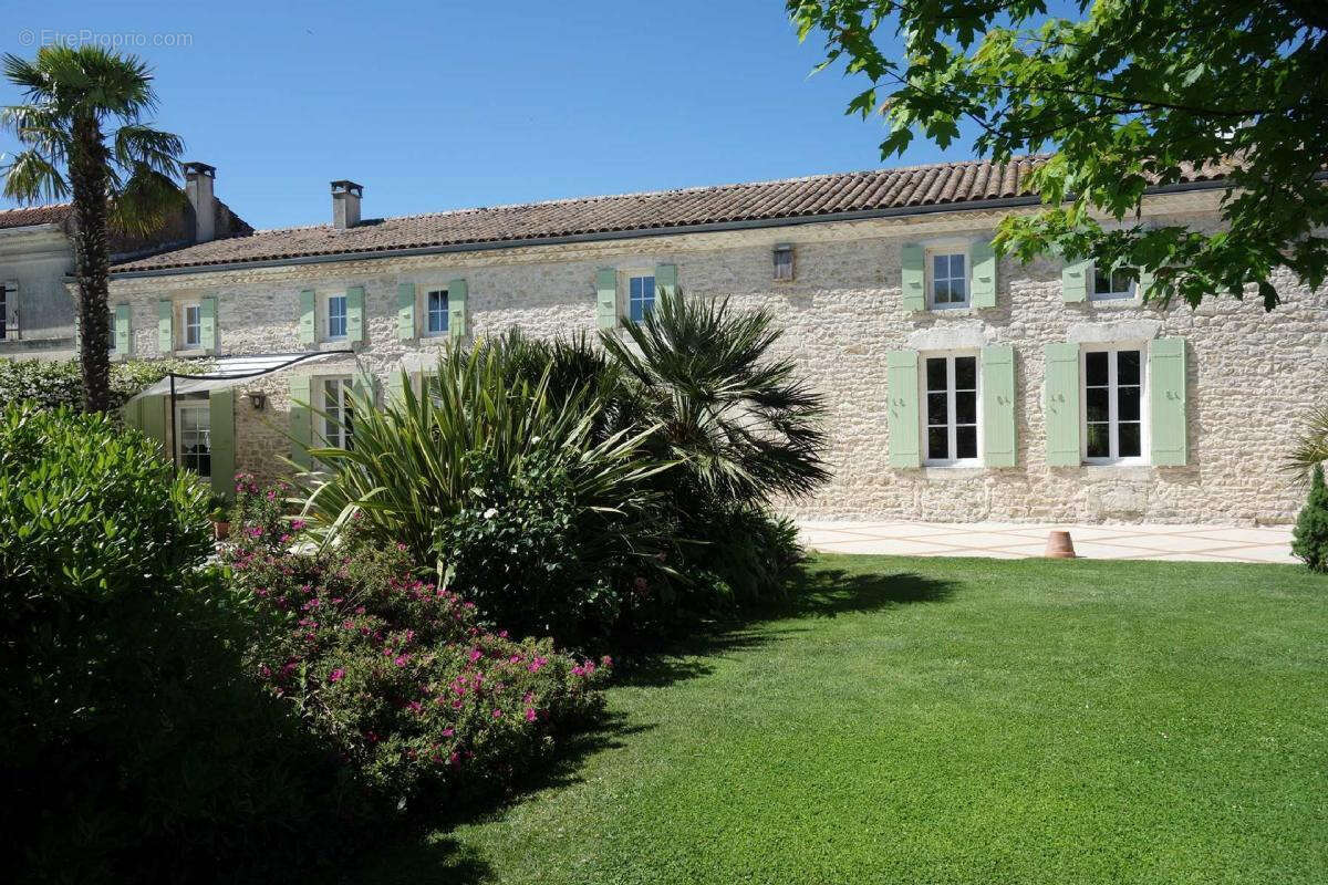 Achat maison 6 pièces 258 m2 33390 Blaye IMMOBILIERE DE L'ESTUAIRE - photo 3