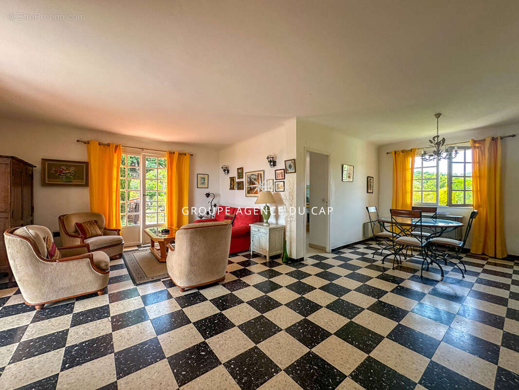 Maison à LES ISSAMBRES