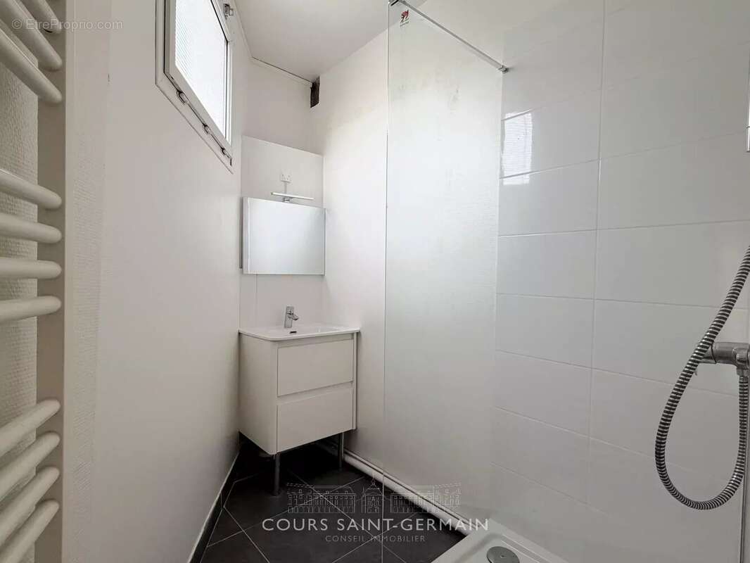 Appartement à LES LILAS