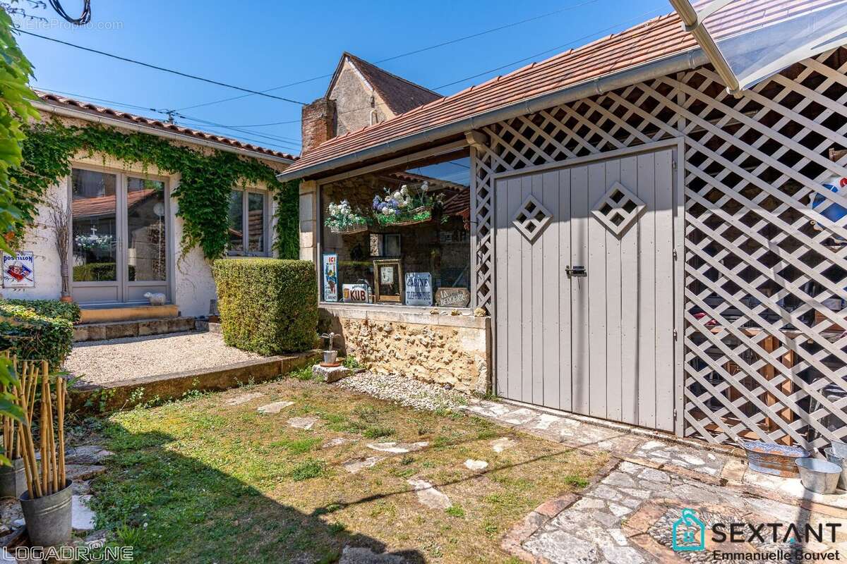 Maison à QUEYSSAC