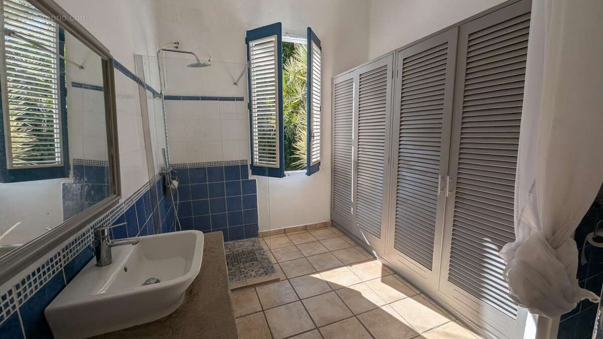 Maison à BAIE-MAHAULT