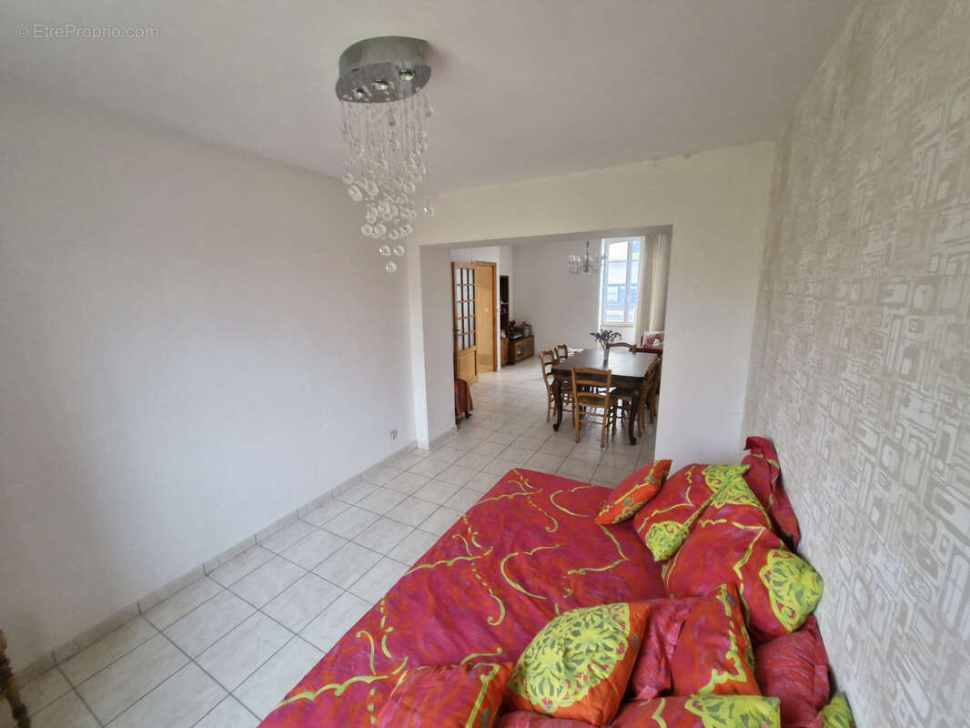 Maison familiale avec terrain constructible et divisible - photo 6