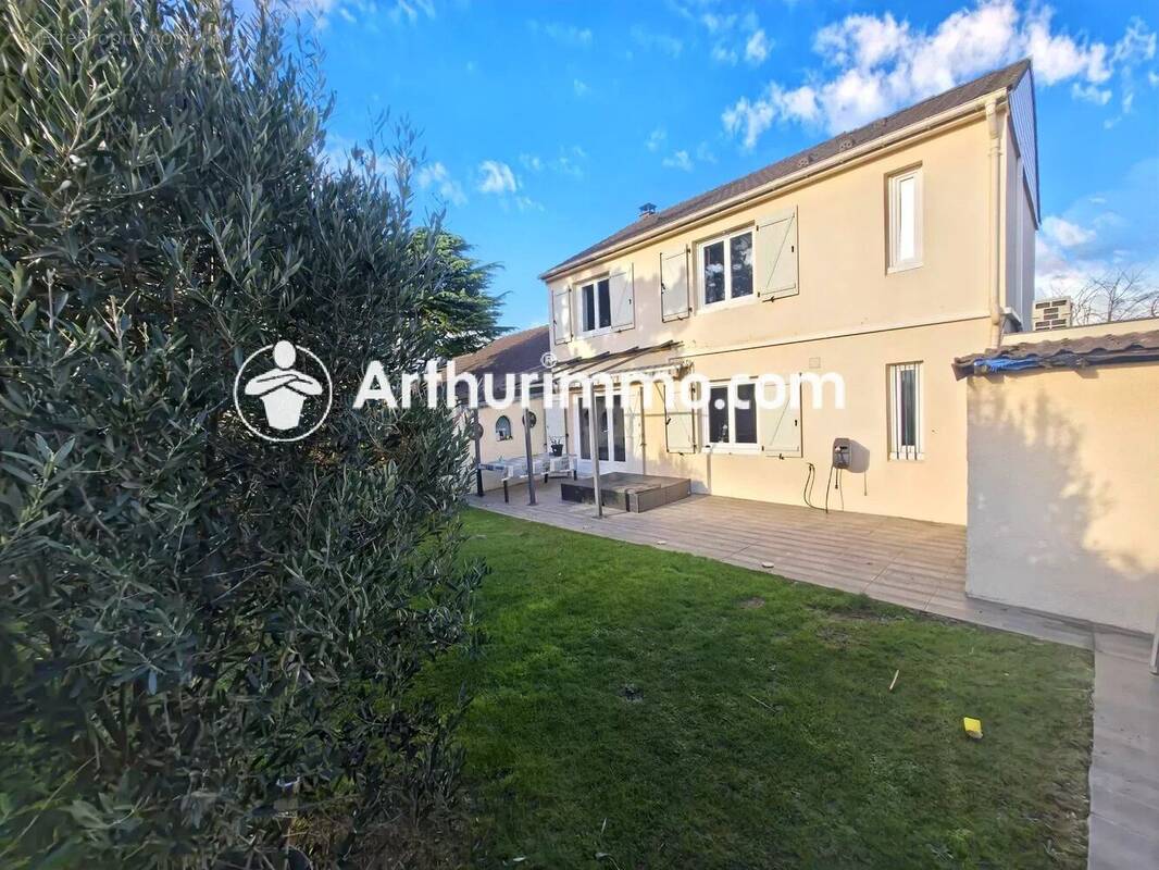 Maison à SAVIGNY-LE-TEMPLE