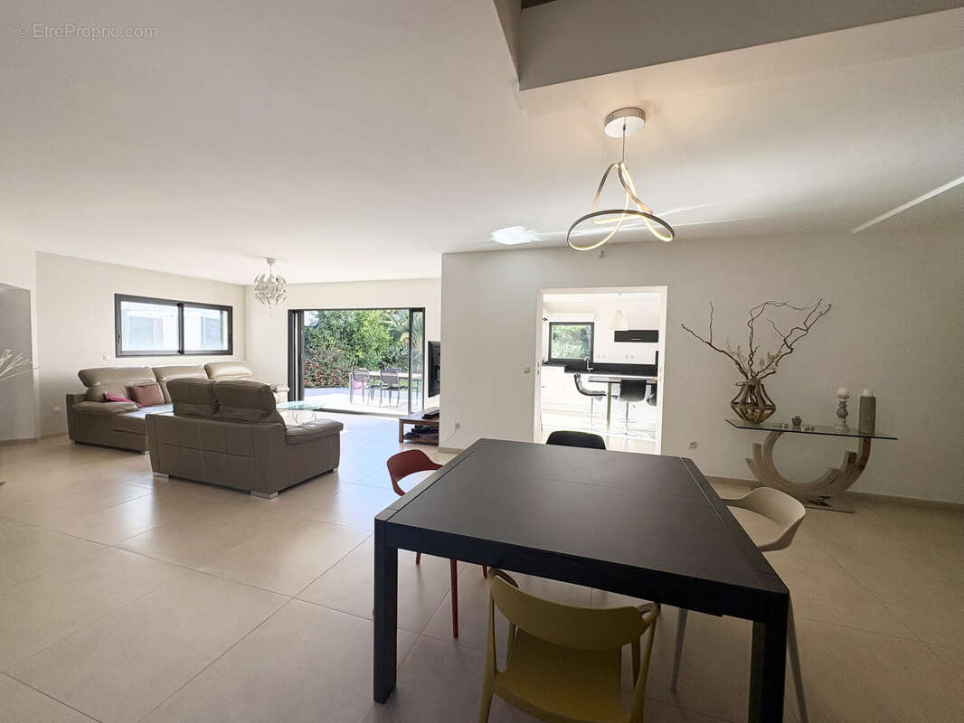 Maison à SIX-FOURS-LES-PLAGES