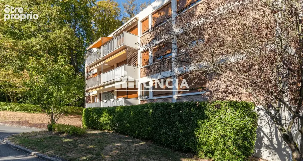 Appartement 3 pièces – Résidence recherchée – Verdure, balcon, parking et cave - photo 13