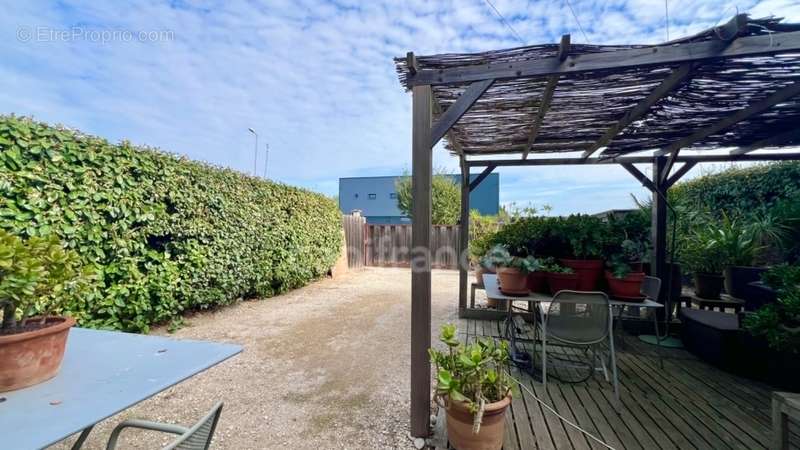 Commerce à AIGUES-MORTES