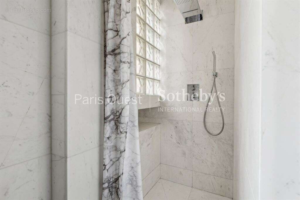 Appartement à PARIS-8E