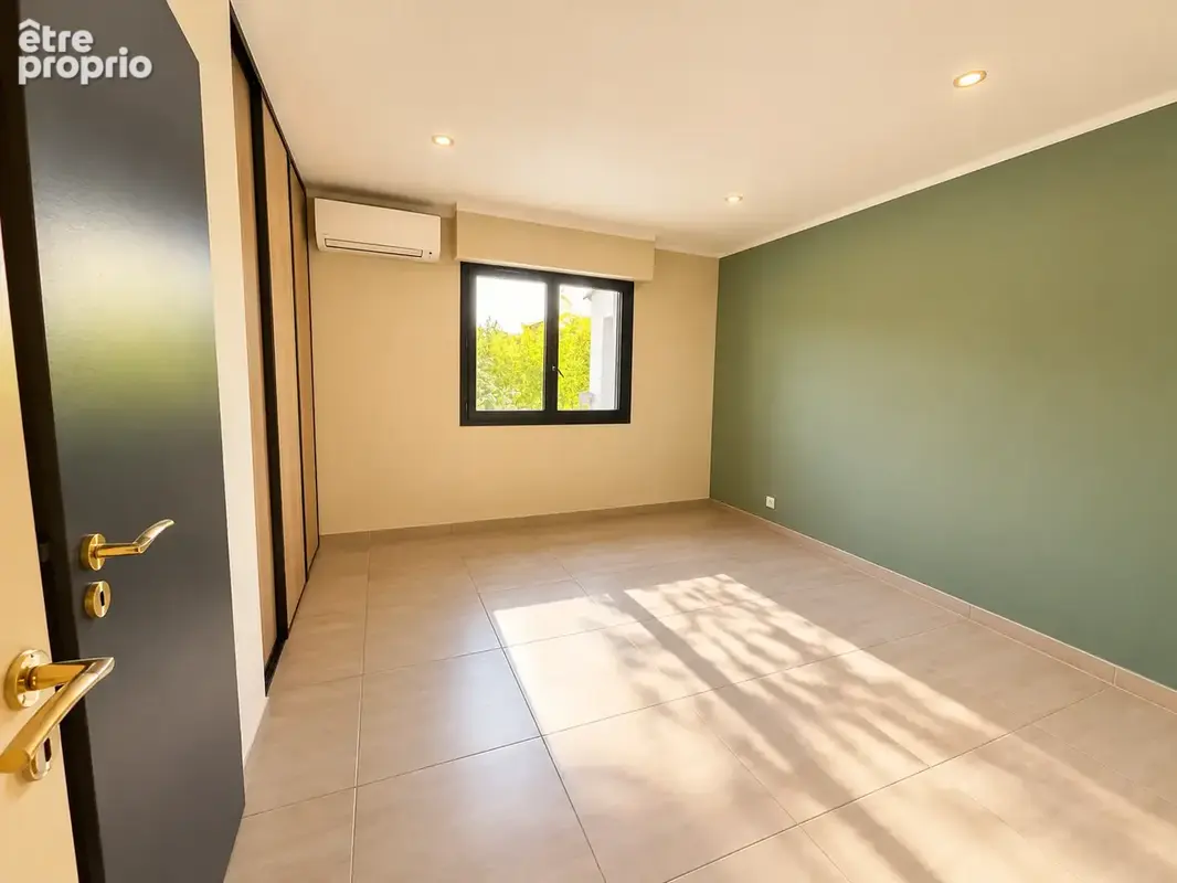 Villa d'architecte de 160m2 à proximité immédiate des plages et pinède du Pin-Rolland - photo 11