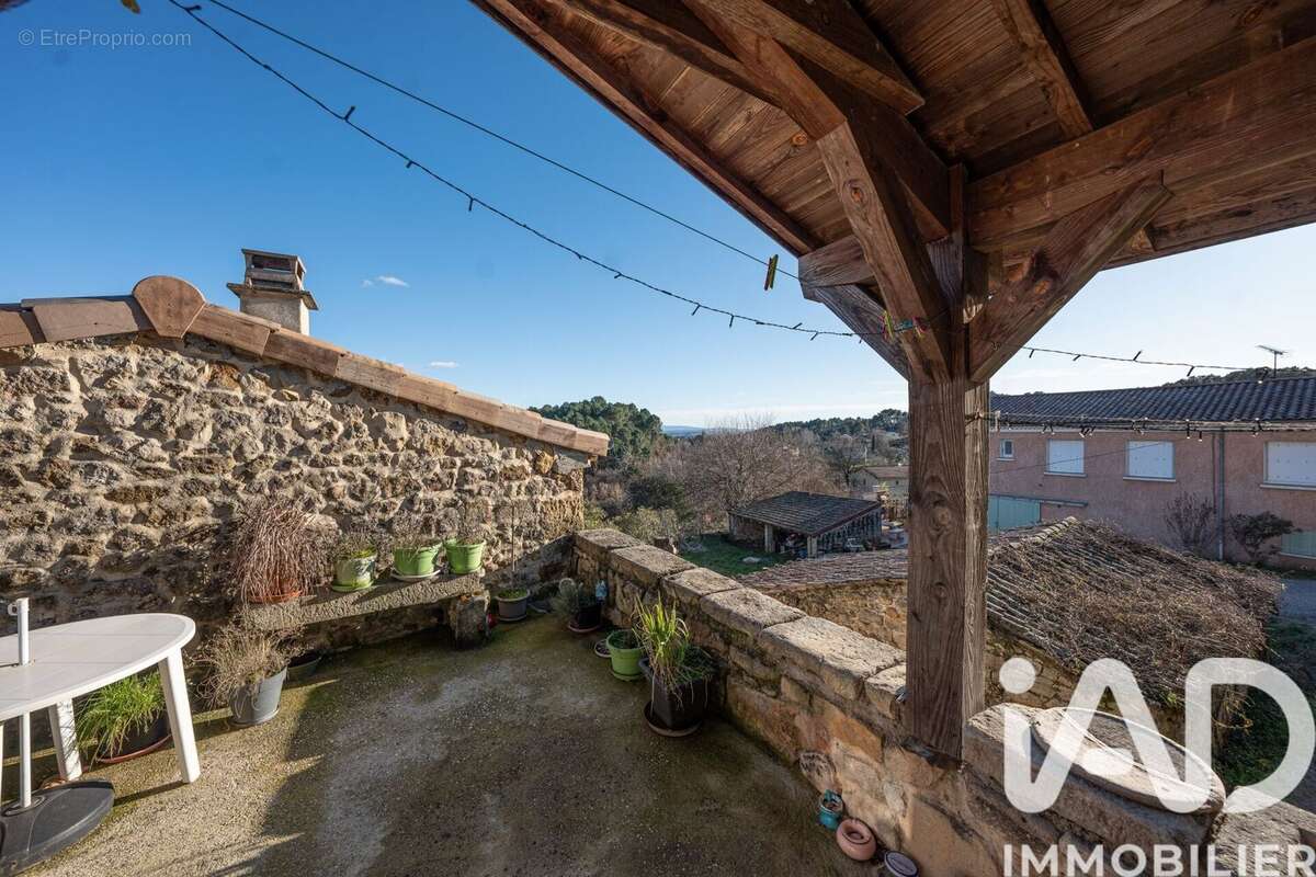 Maison 131 m² à Saint-Julien-Du-Serre  - photo 3