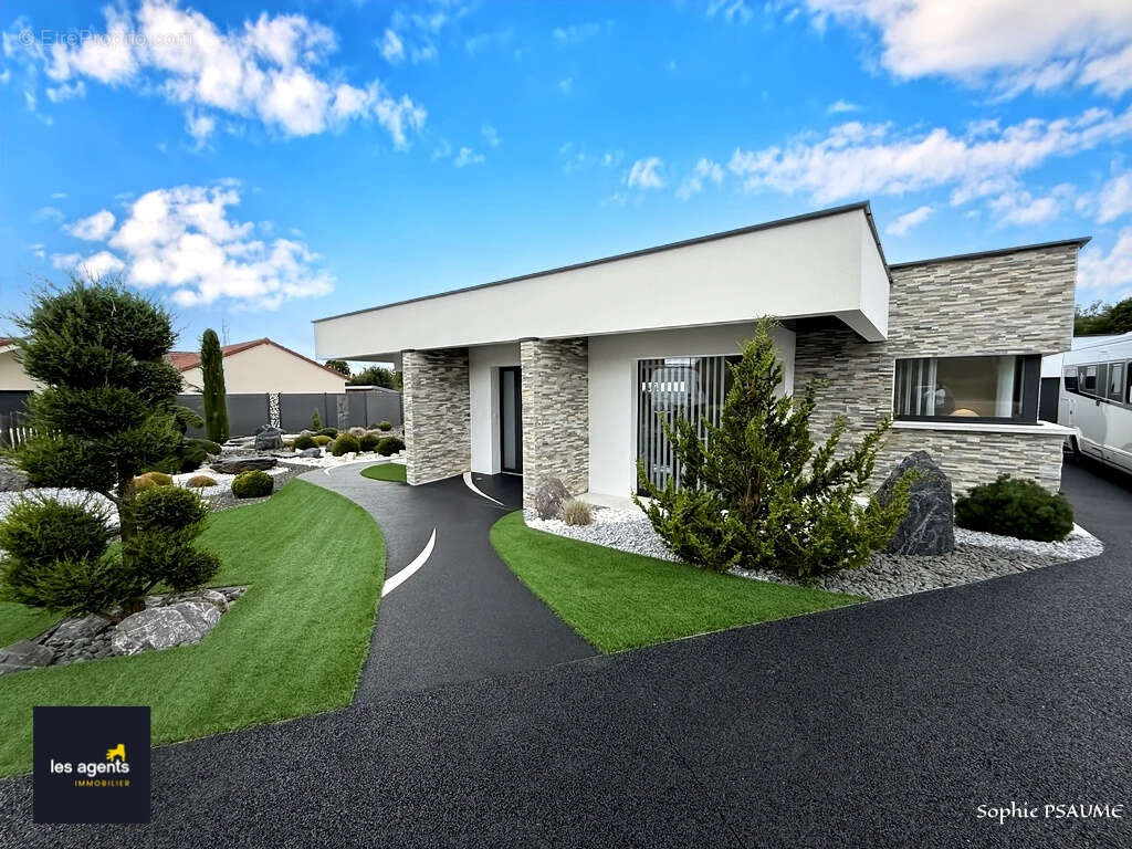 Maison à NEUFCHATEAU