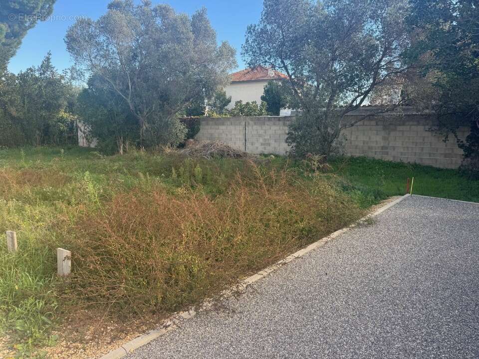 Terrain 300 m² à Istres  - photo 2