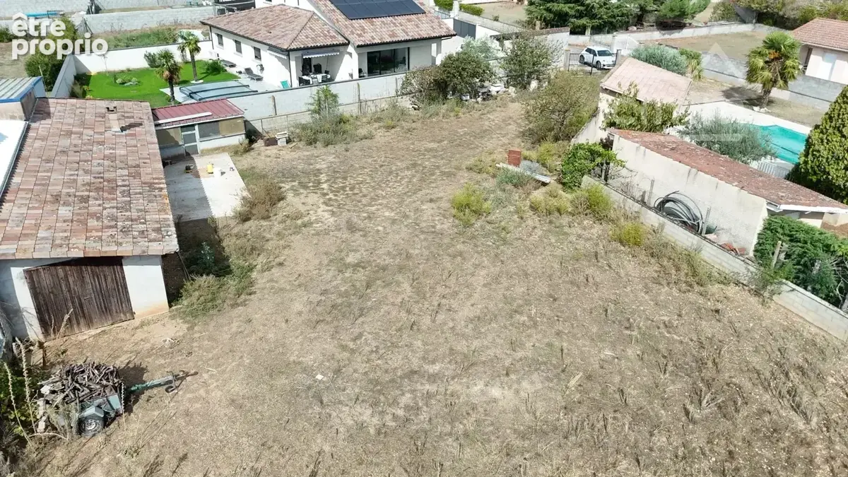 Photo Terrain à Albon au prix de 138 000€