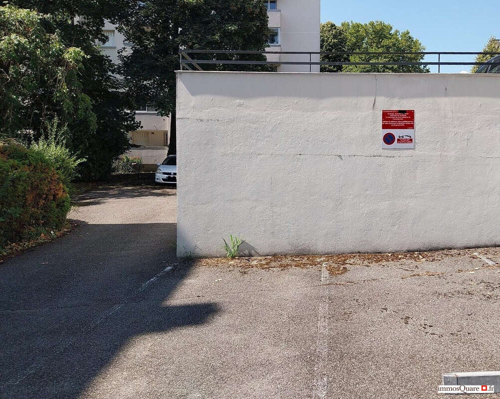 Place de parking privative - Appartement à MEYLAN