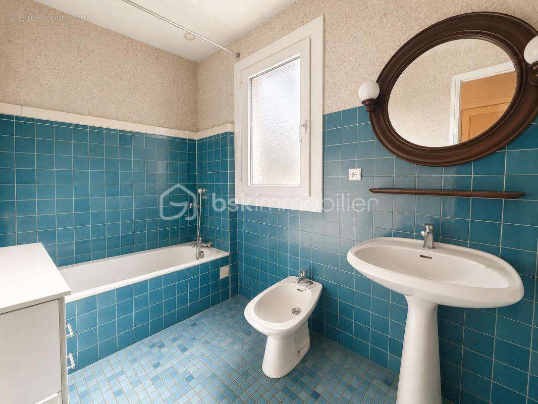 CROLLES Maison familiale de 110 m2 avec jardin, piscine et vue sur la dent de Crolles - photo 6