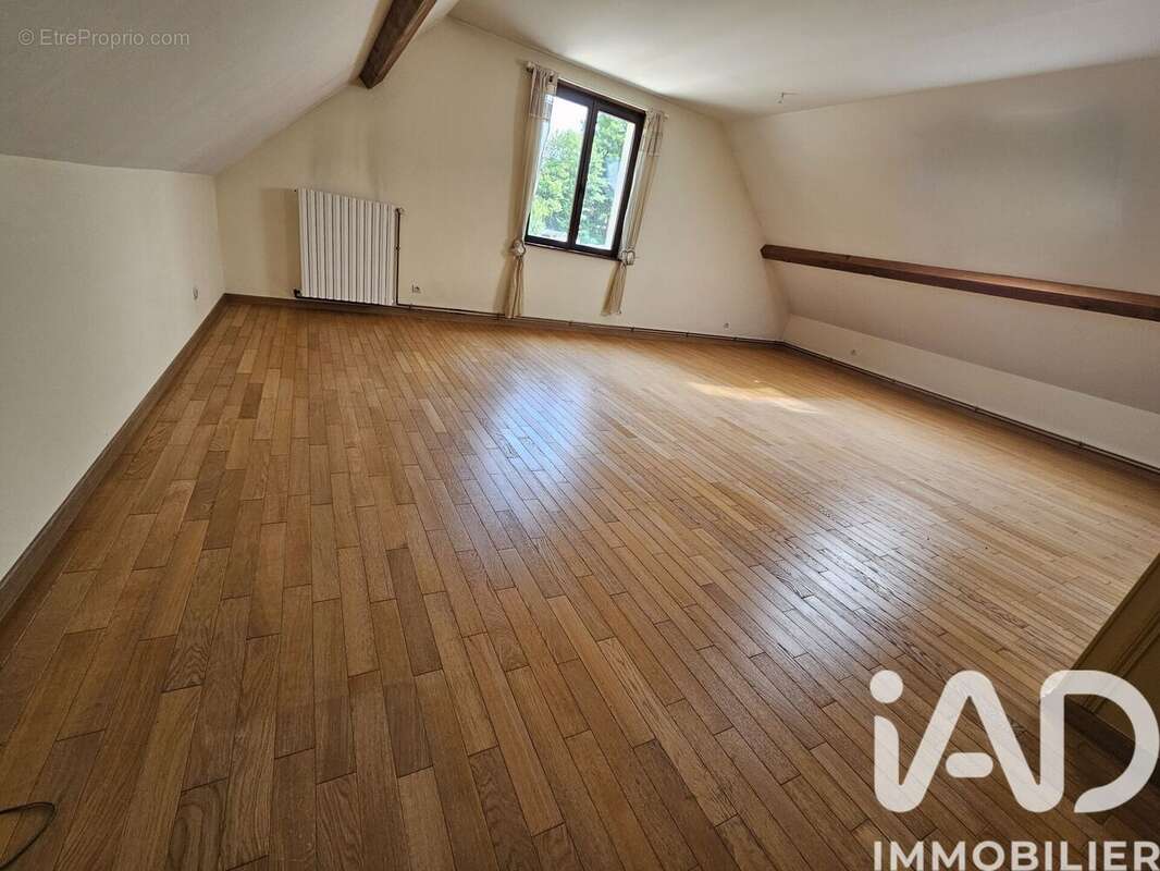 Maison 178 m² à Saint-Fargeau-Ponthierry  - photo 4