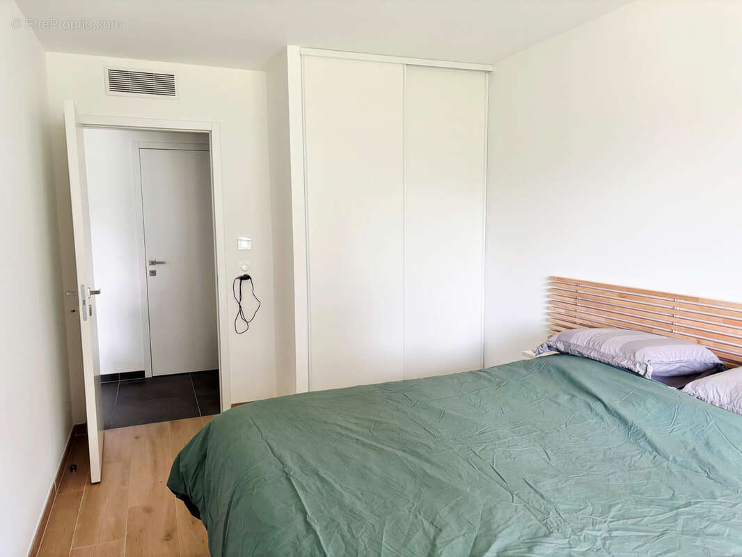 Appartement à SAINT-LAURENT-DU-VAR