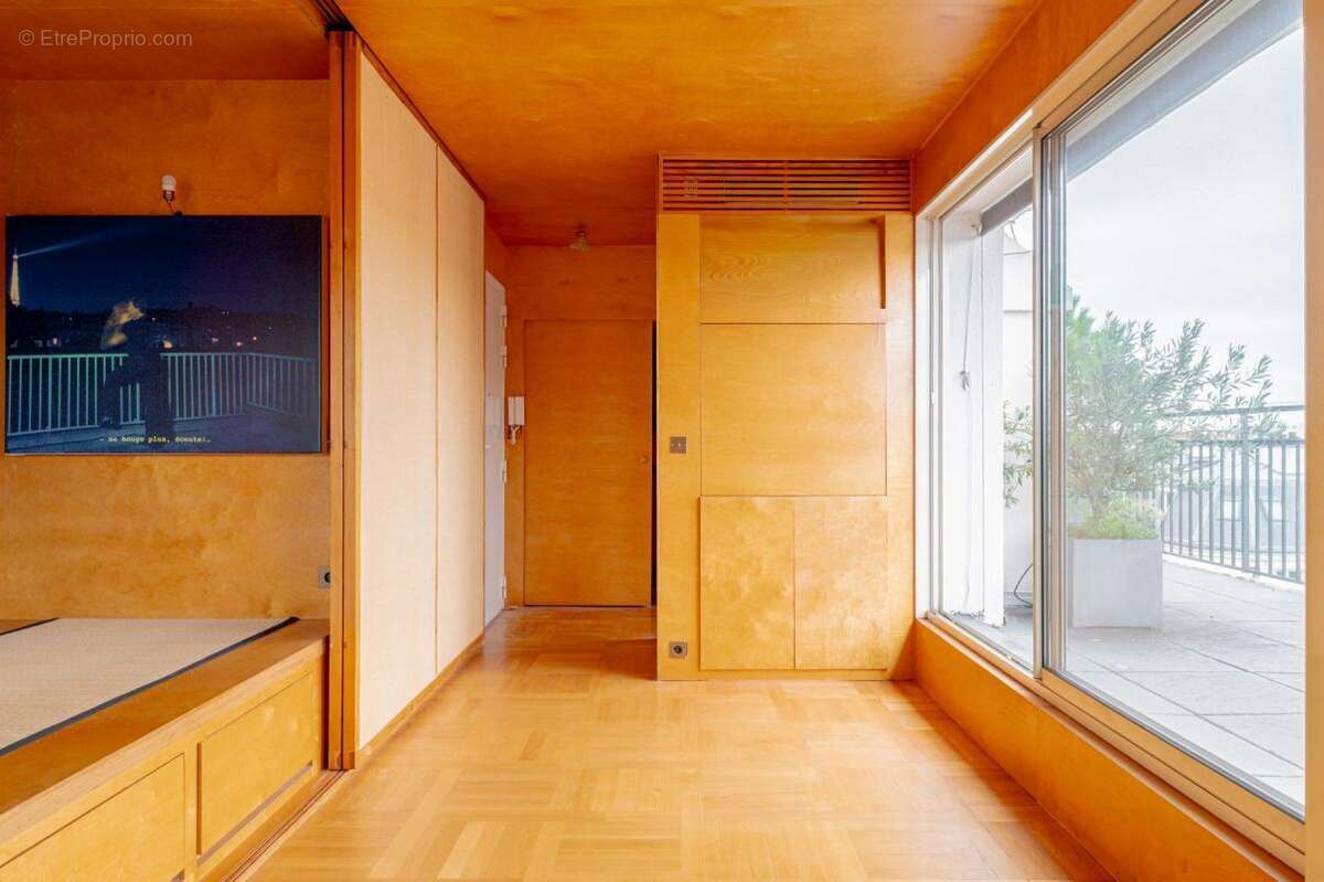 Appartement à PARIS-16E