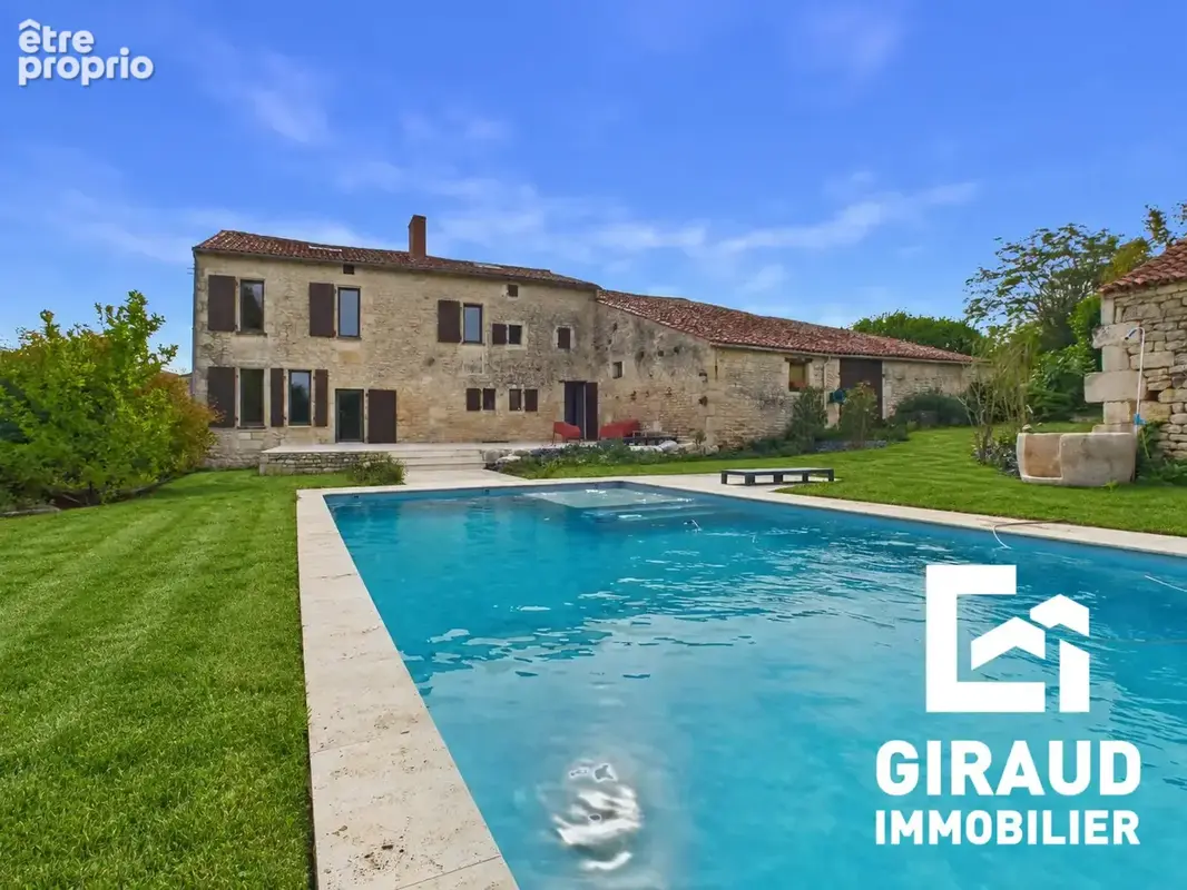 Photo Maison à Longeves au prix de 572 000€