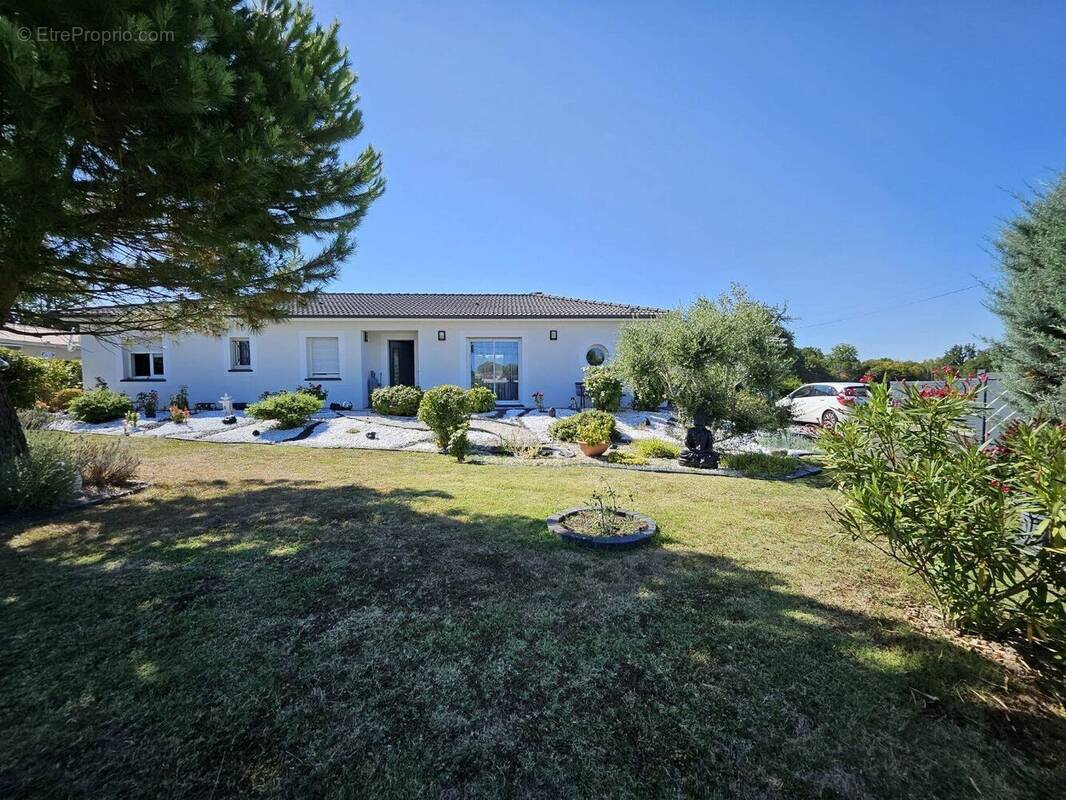 Maison à LA CHAPELLE-GONAGUET