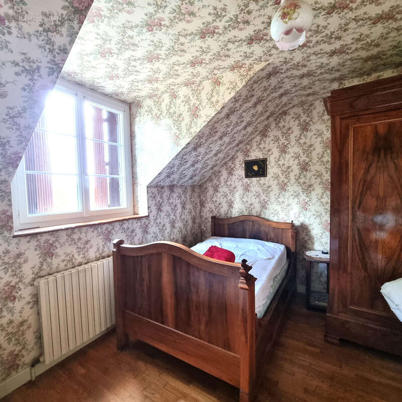 Maison à SAINT-DENIS-DE-JOUHET