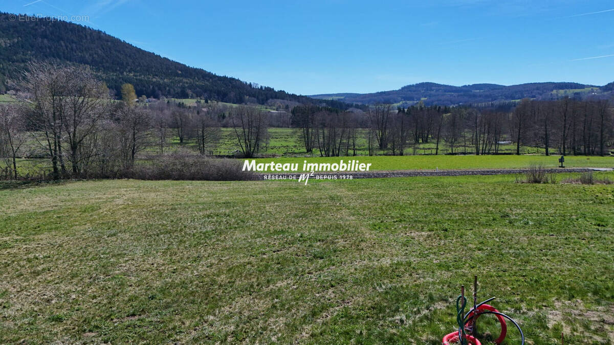 Terrain à LES POULIERES