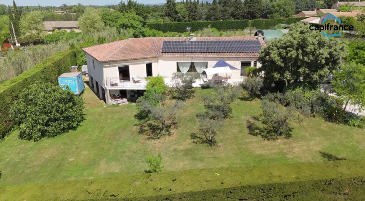 LES TAILLADES, maison individuelle de plain pied  de 210 m2, en campagne,  4 chambres, sur un terrain de 2900 m2 environ, piscin - photo 3