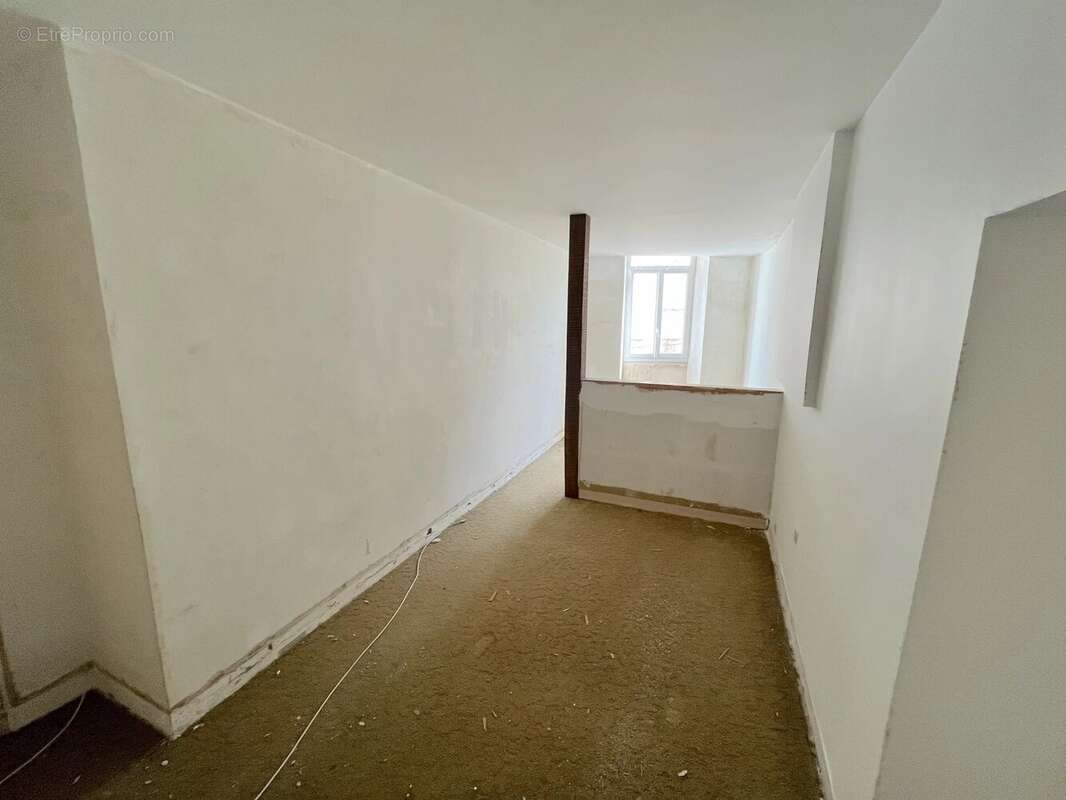 Opportunité d’Investissement Idéale au Cœur du Dynamique Ribérac - photo 9