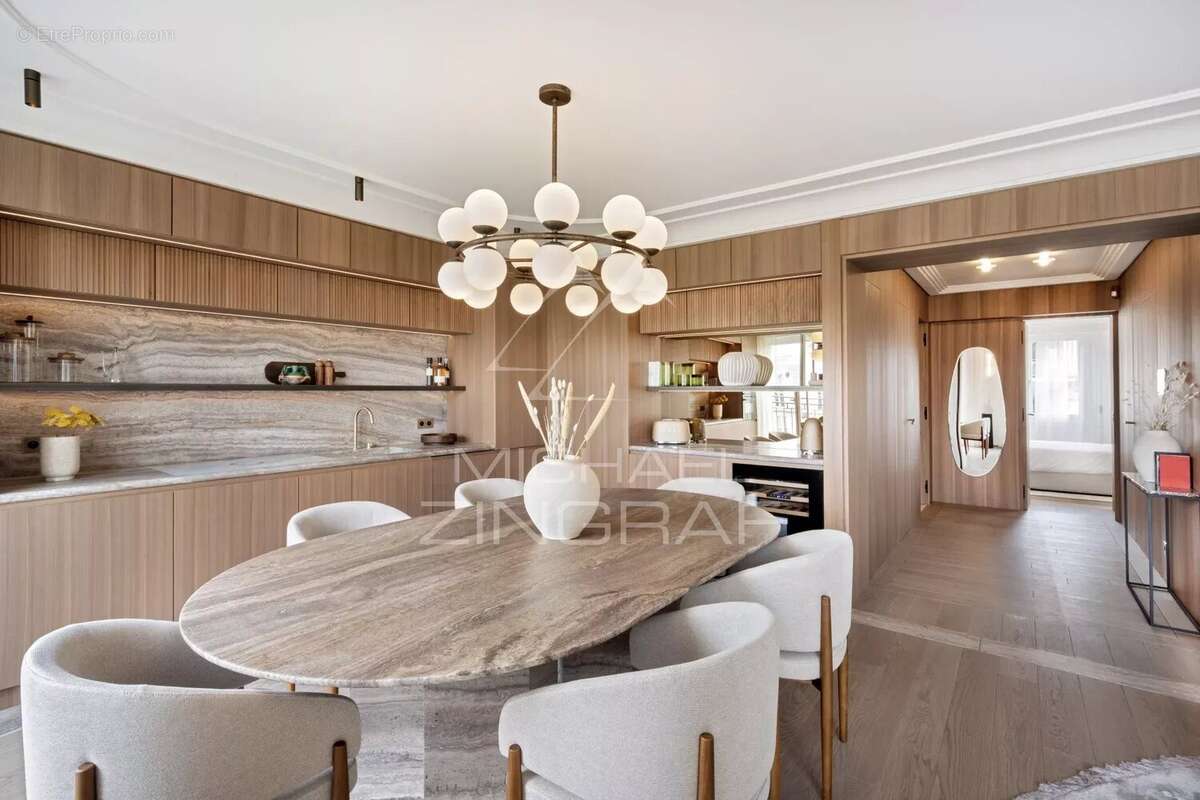 Appartement à PARIS-16E