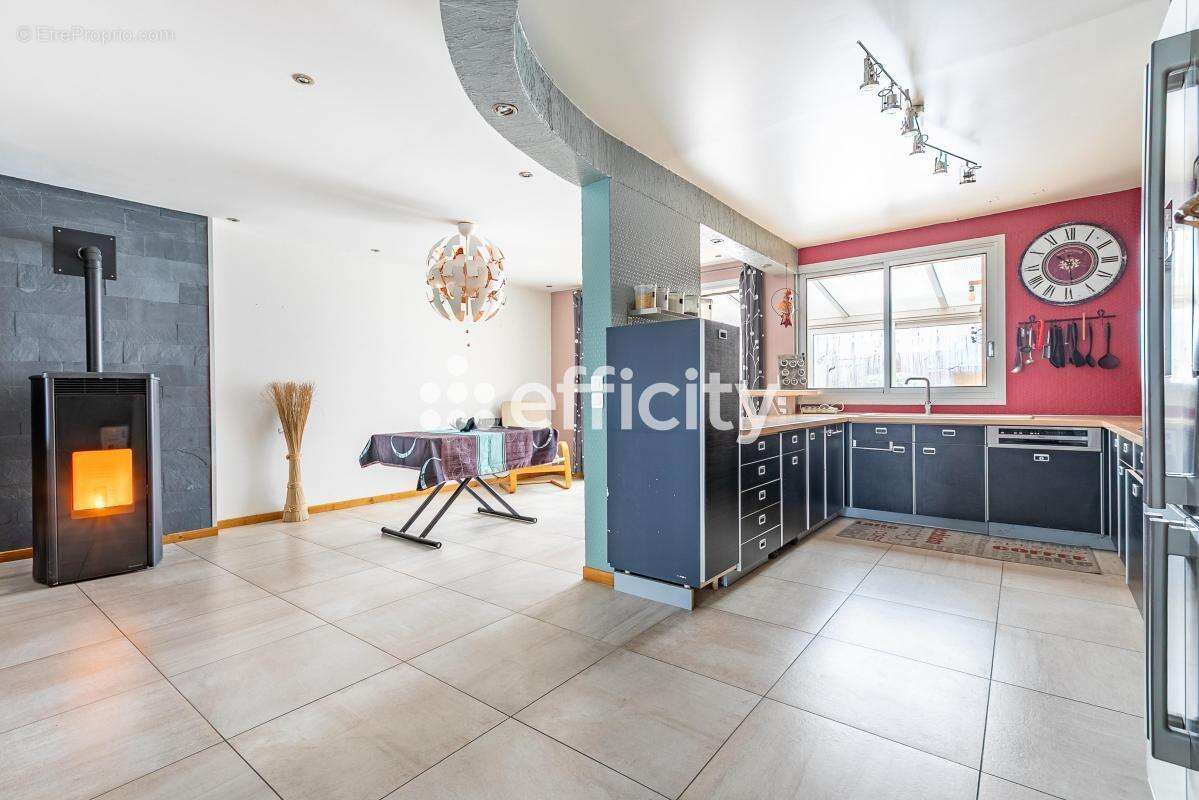 Maison 133 m² à Crepy-En-Valois  - photo 3