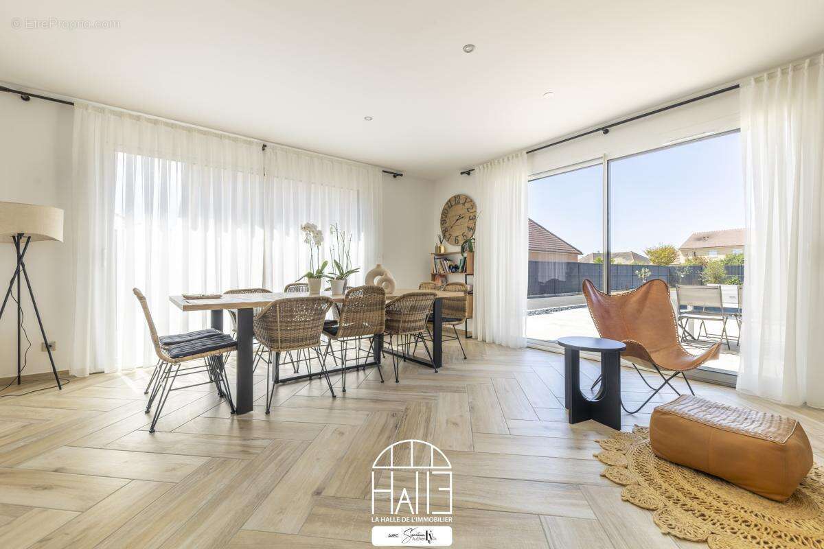 Maison 221 m² à Chateauroux  - photo 4