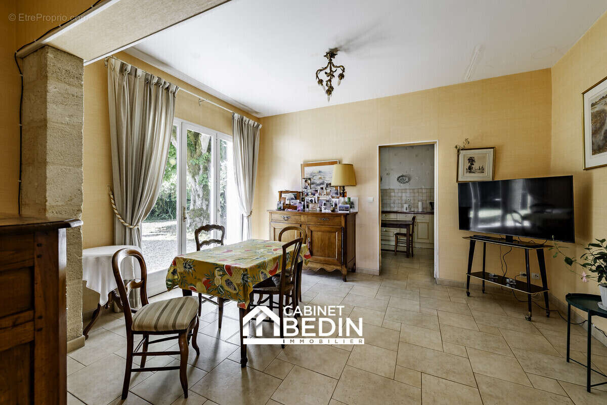 Maison 184 m² à Saint-Medard-De-Guizieres  - photo 3