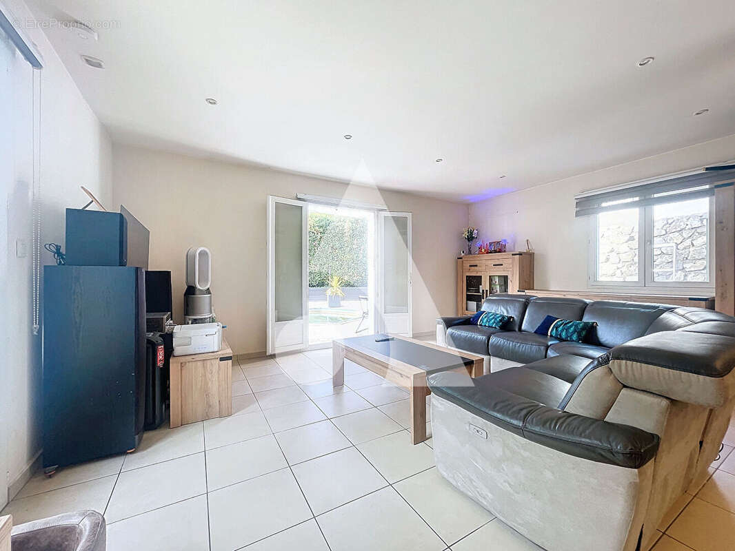 A Vendre Grasse St Antoine maison 5 pièces avec piscine et garage. - photo 6