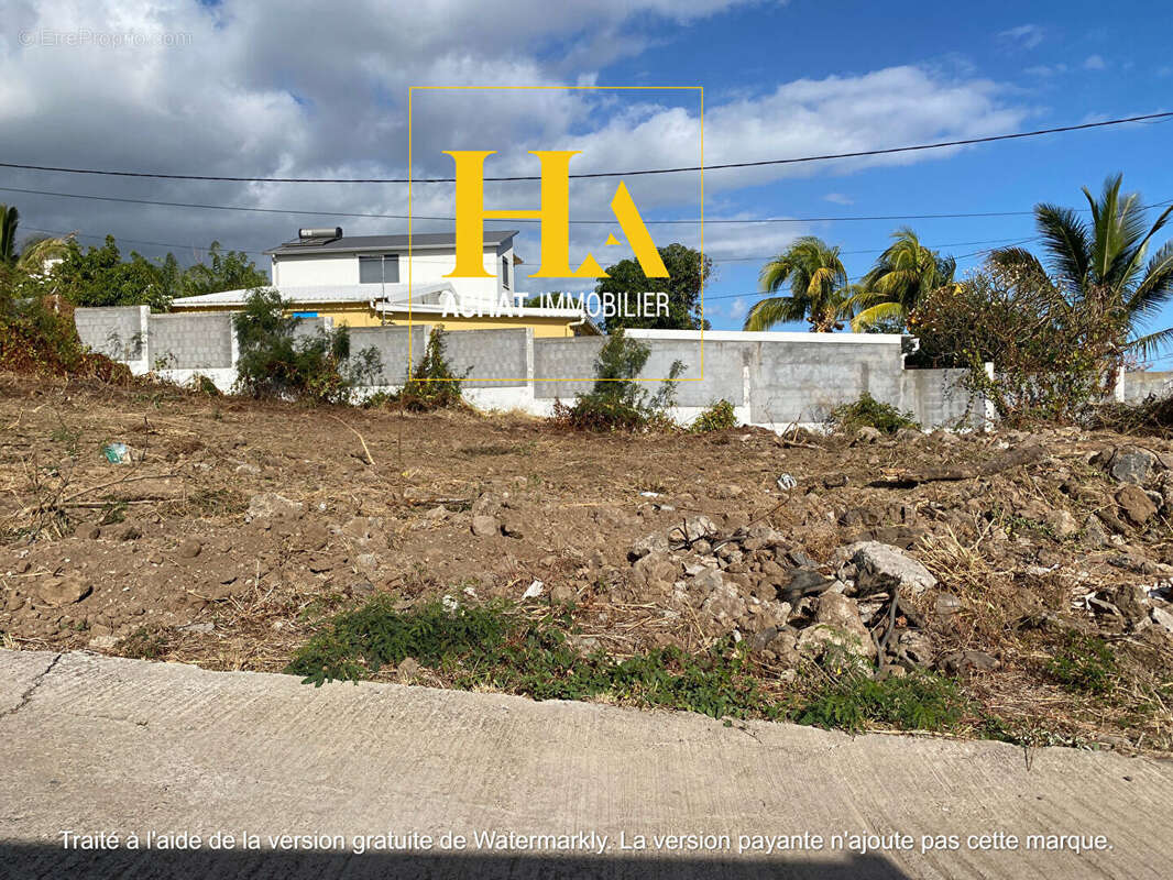 Terrain à LES TROIS-BASSINS