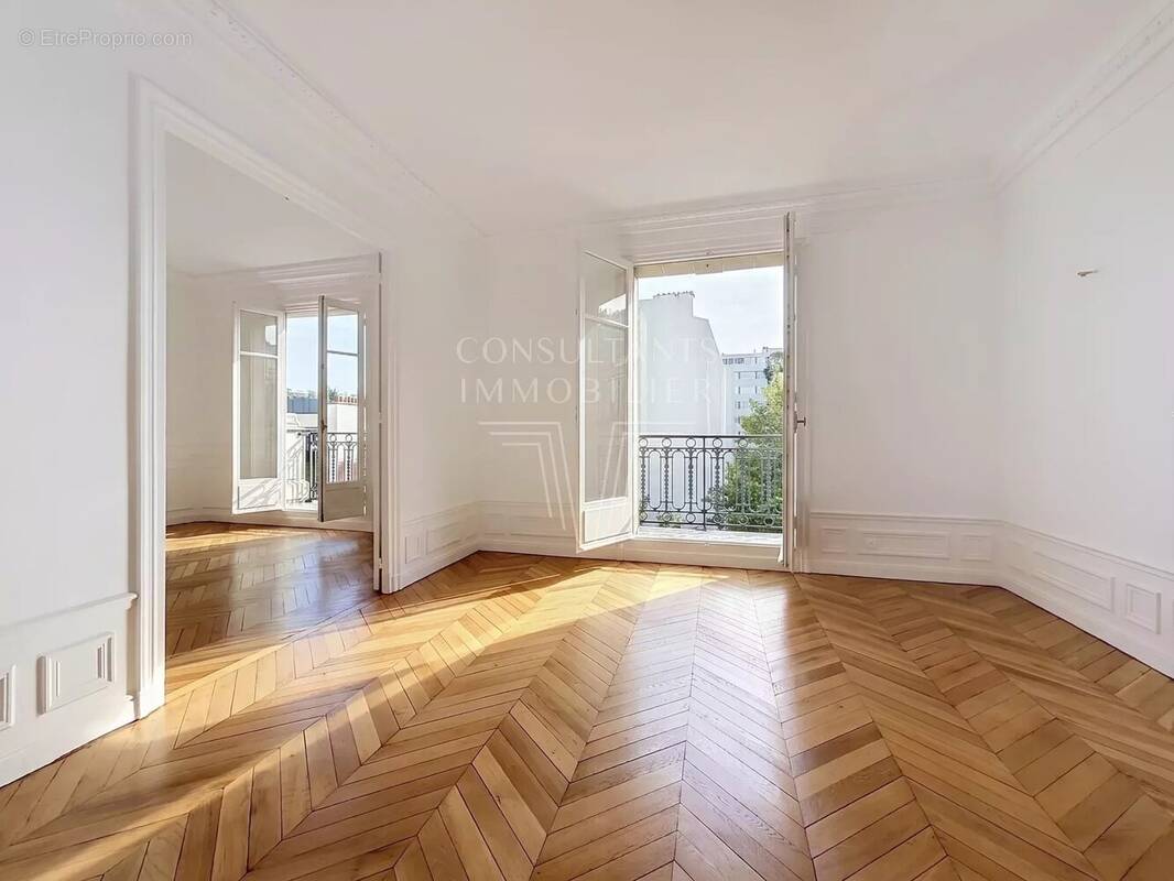 Appartement à PARIS-16E