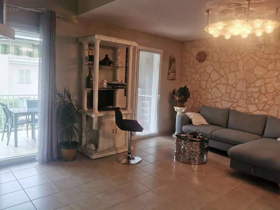 Appartement à LORGUES