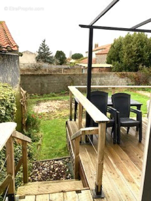 Maison à NIEUL-LE-DOLENT