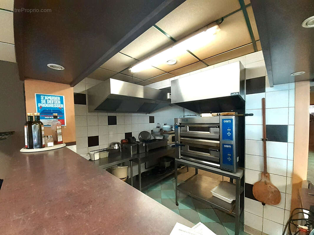 Commerce à LA CHARTRE-SUR-LE-LOIR